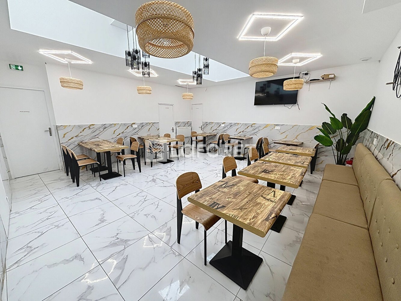 Gewerbliche Immobilie in Villejuif, France 95m², Nr. 141672