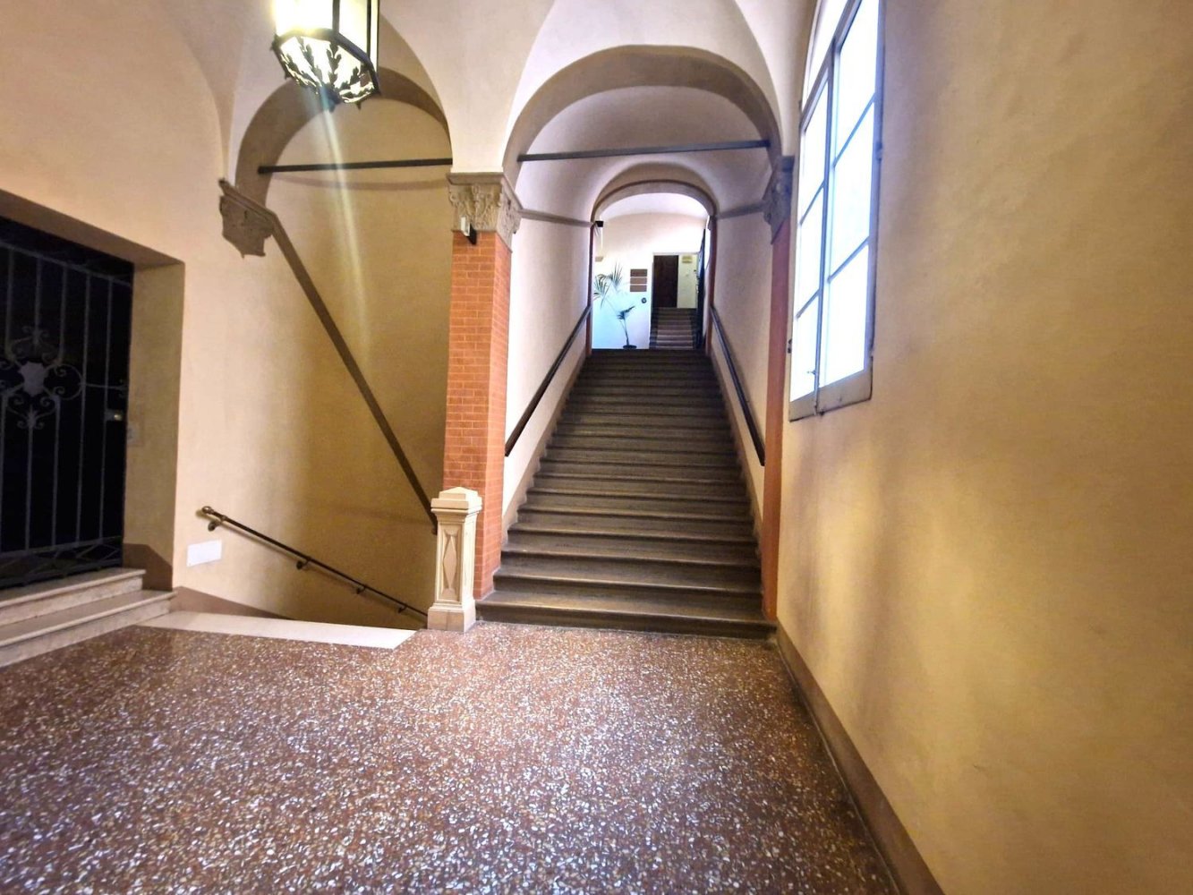 5 rooms Apartment in Bologna, Italy No. 224916