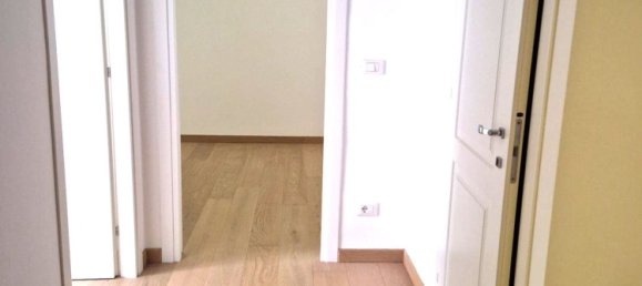 5 rooms Apartment in Bologna, Italy No. 224916 2