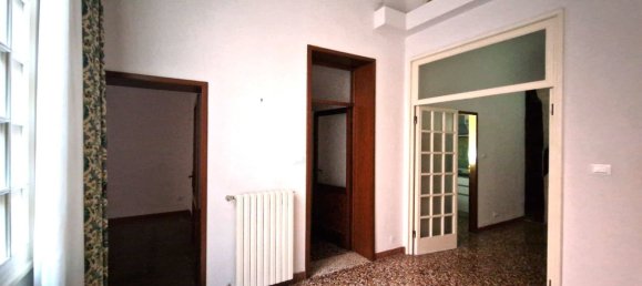 5 rooms Apartment in Bologna, Italy No. 224916 4