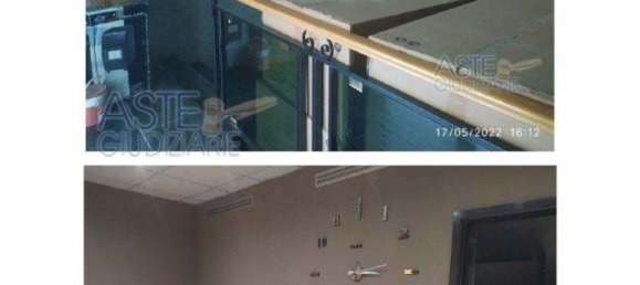 370m² Warehouse in Naples, Italy No. 9478 48