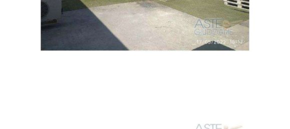 370m² Warehouse in Naples, Italy No. 9478 6