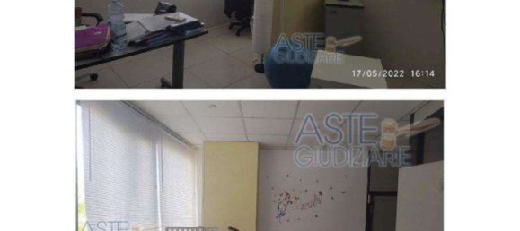 370m² Warehouse in Naples, Italy No. 9478 29