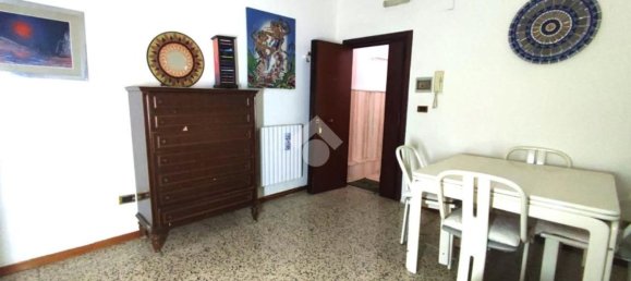 2 rooms Apartment in Bari, Italy No. 70959 3