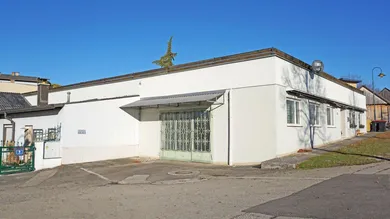 Gebäude in Großweikersdorf, Austria, Nr. 188970