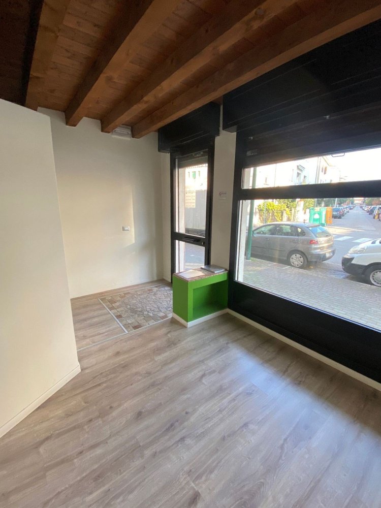 80m² Commercial property in Venice, Italy No. 350716