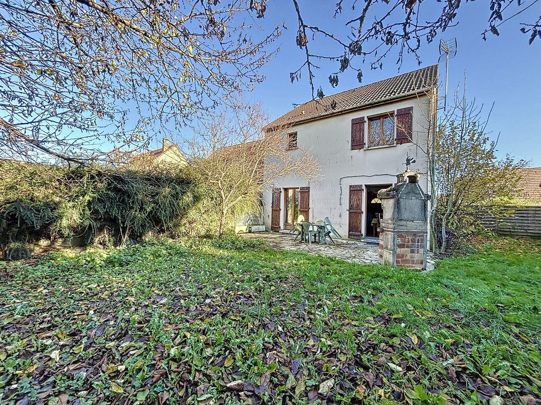 3 bedrooms House in Chevry-Cossigny, France No. 273594