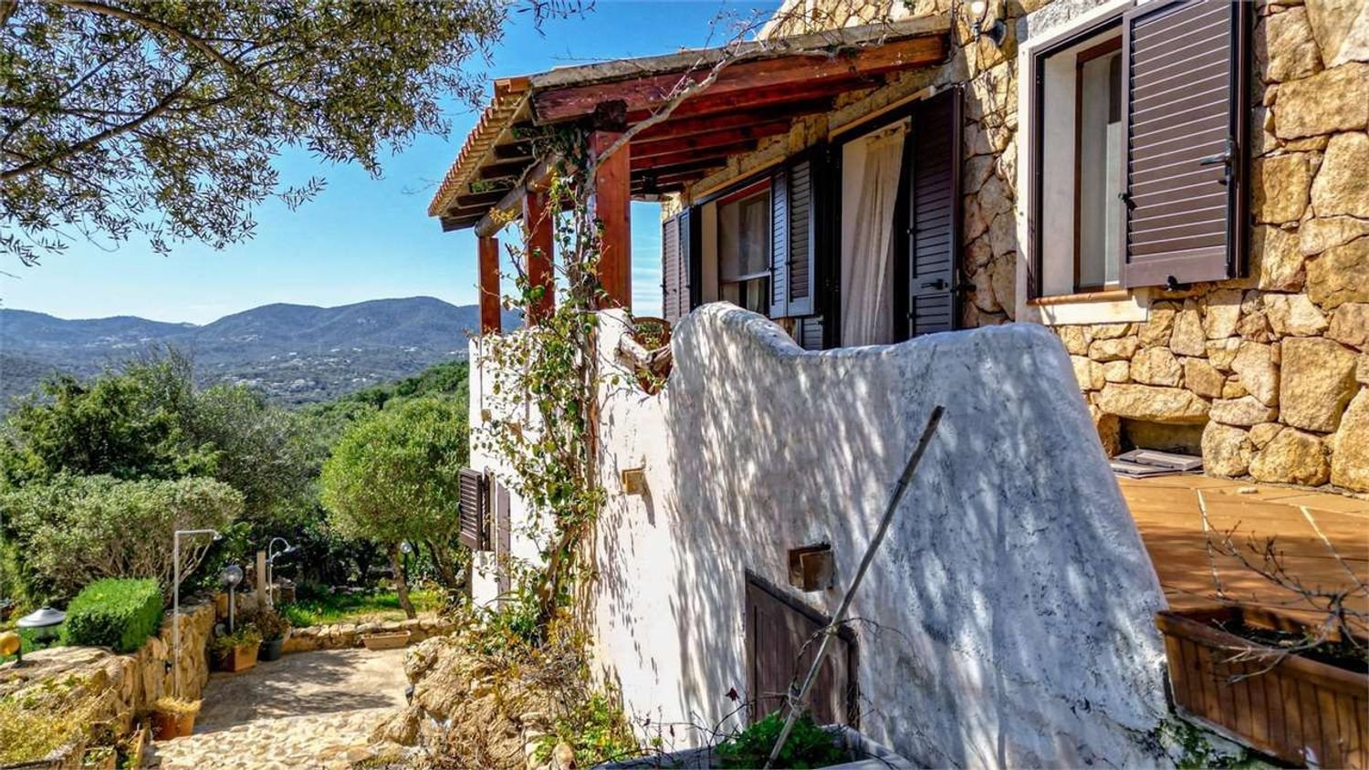 5 bedrooms Villa in Olbia, Italy No. 319688