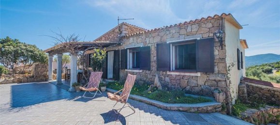 5 bedrooms Villa in Olbia, Italy No. 319688 8