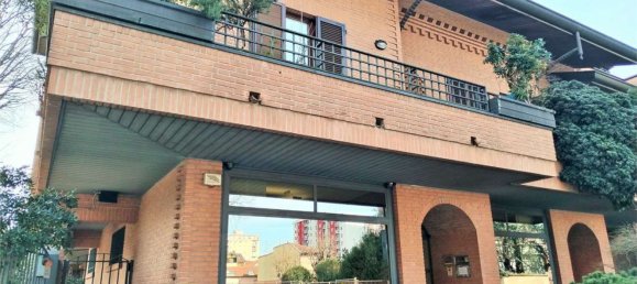 Квартира с 3 комнатами в Чинизелло Бальсамо, Италия № 188261 2