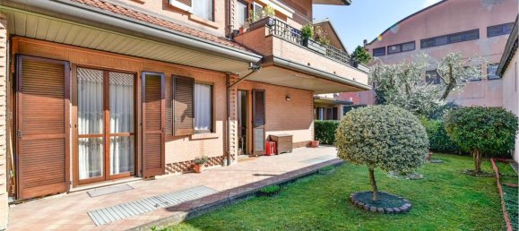 Квартира с 3 комнатами в Чинизелло Бальсамо, Италия № 188261 3