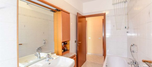 Квартира с 3 комнатами в Чинизелло Бальсамо, Италия № 188261 12