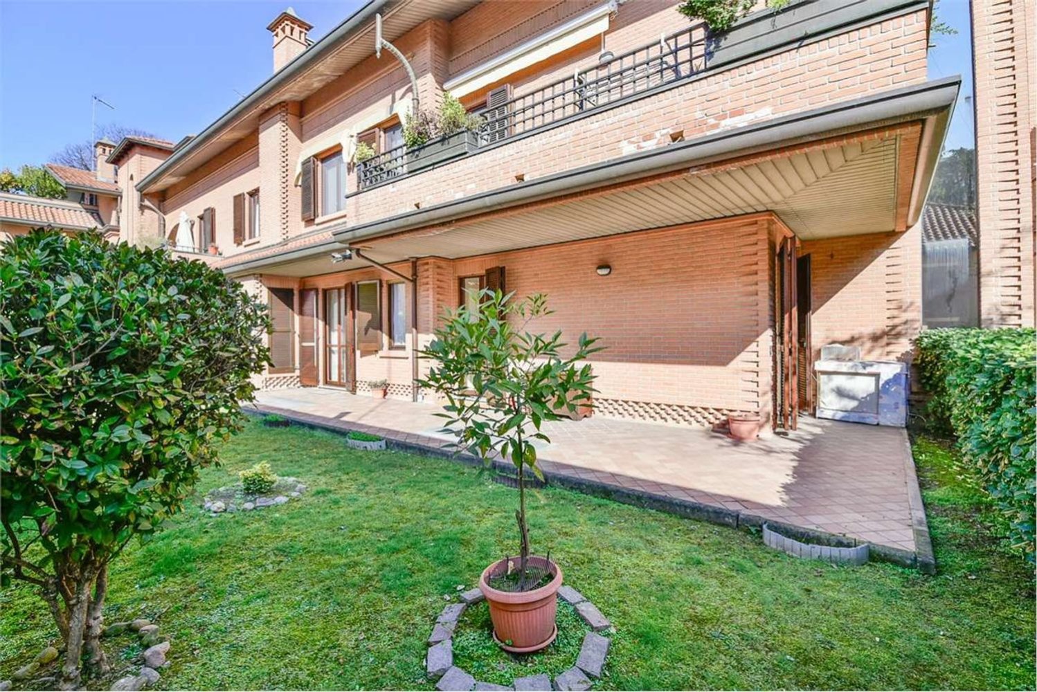 Квартира с 3 комнатами в Чинизелло Бальсамо, Италия № 188261