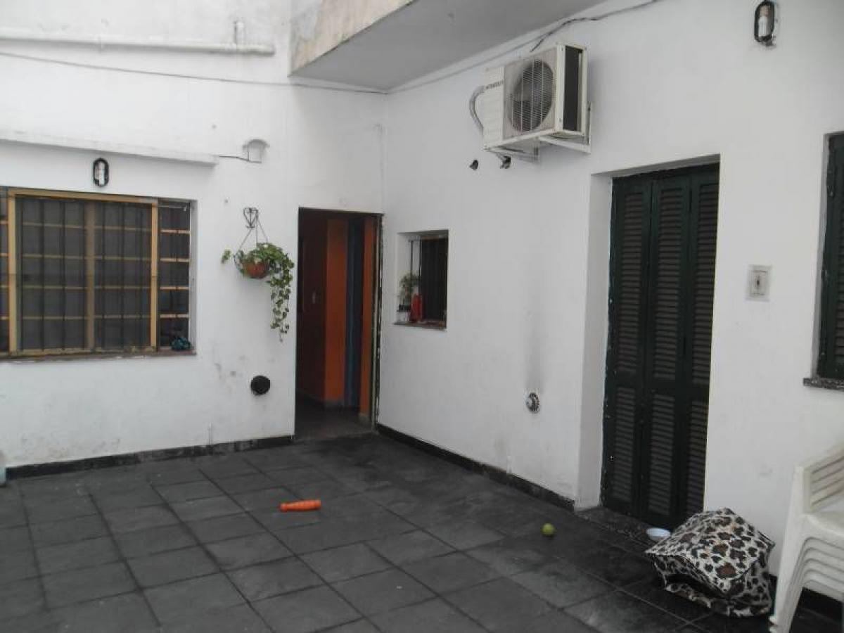 Casa de 2 dormitorios en Buenos Aires, Argentina No. 73533