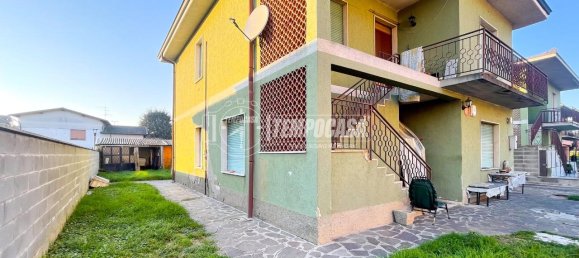 3-salle Appartement à Zelo Buon Persico, Italy No. 38368 29