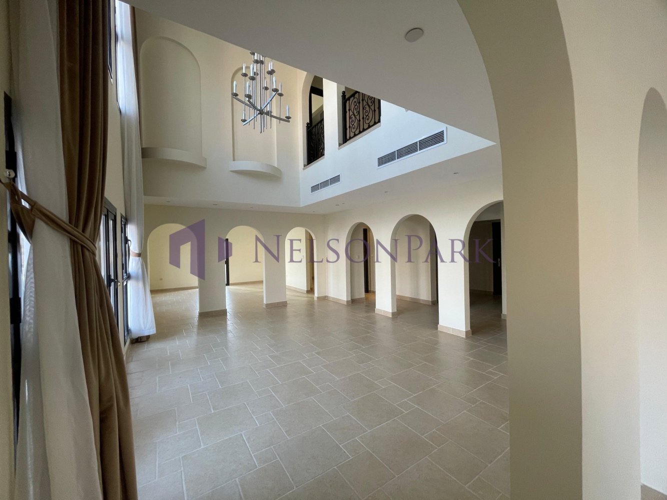 5 غرف نوم مكتب في الدوحة, Qatar رقم 968