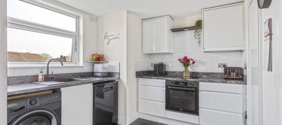 2 Schlafzimmer Maisonette-Wohnung in Surrey, United Kingdom, Nr. 8593 4