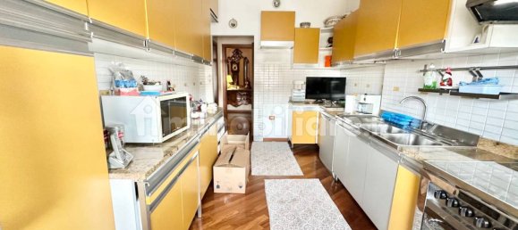 3 bedrooms Apartment in Rome, Italy No. 374177 9