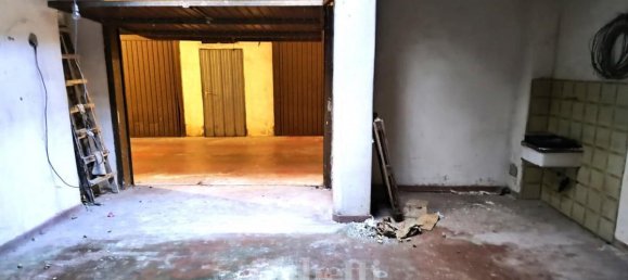 1-Zimmer Garage in Campobasso, Italy, Nr. 159812 2