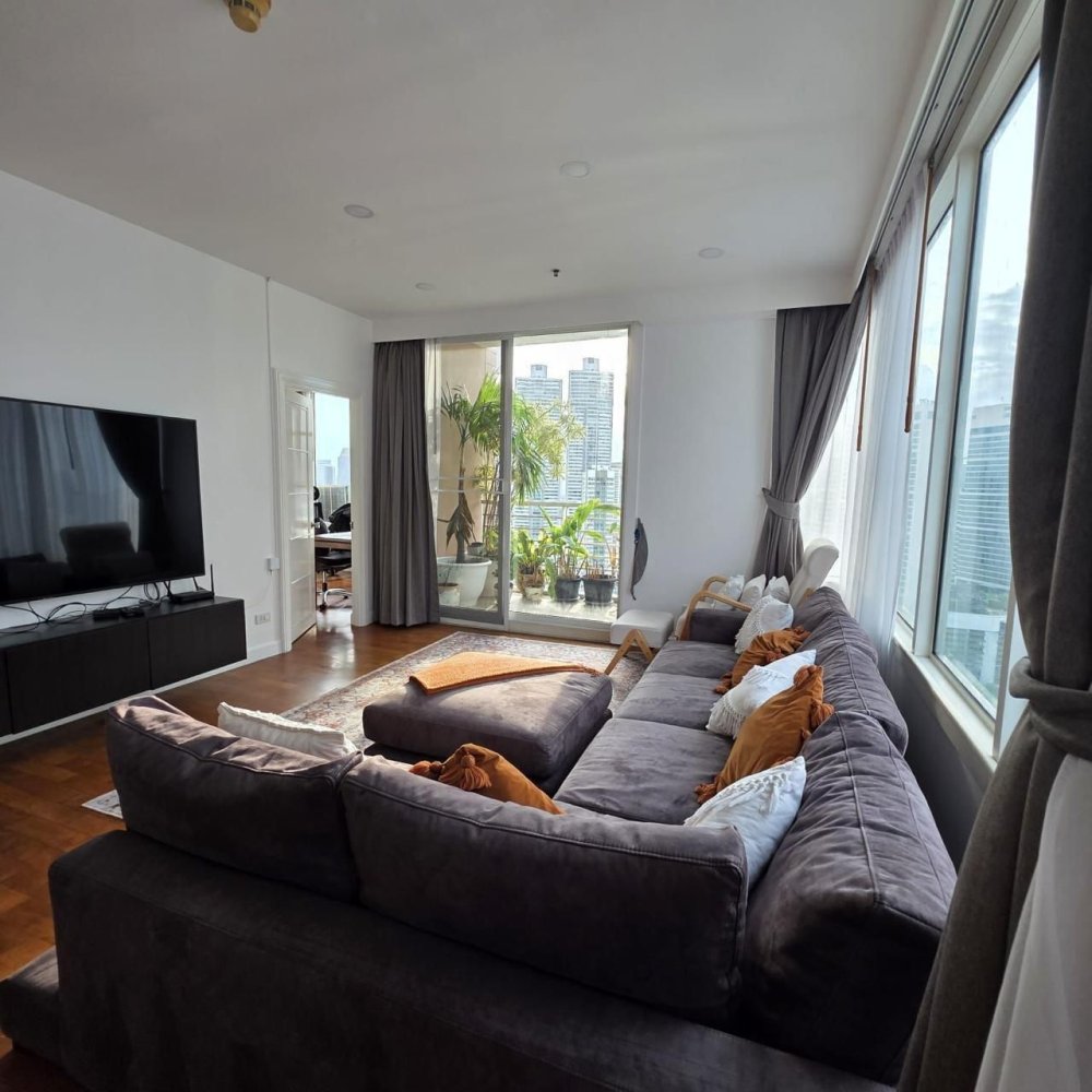 3 bedrooms Condo in Khlong Toei, Thailand No. 63841