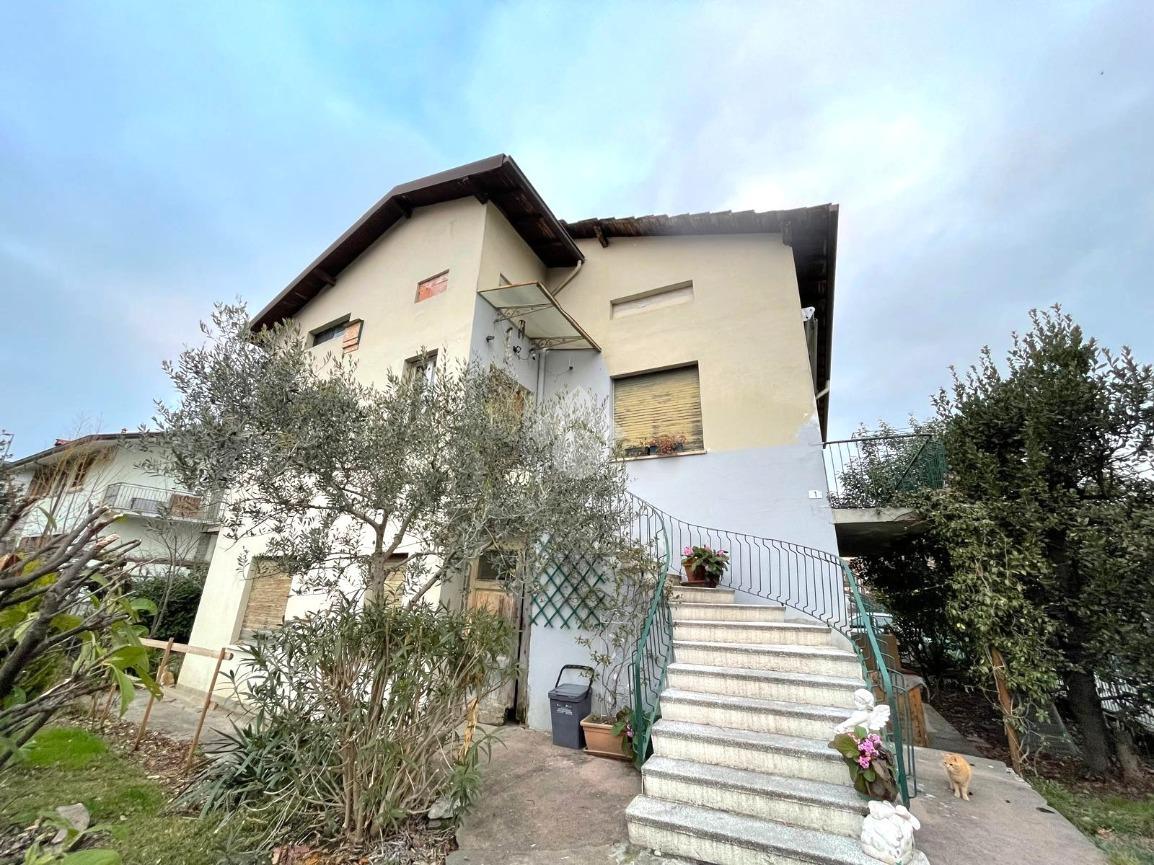 7 rooms Villa in Almè, Italy No. 9122