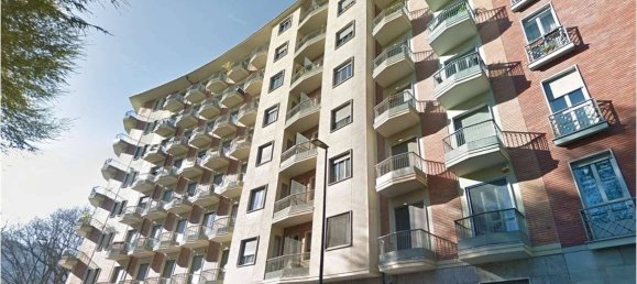 2 bedrooms Apartment in Turin, Italy No. 336992 3