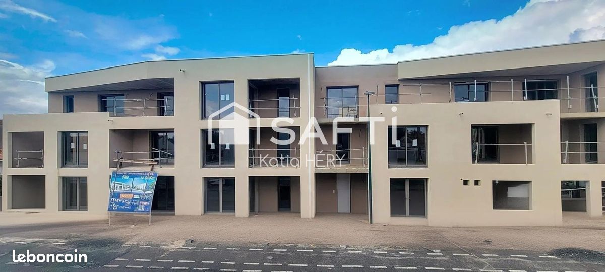 Apartamento de 3 habitaciónes en Challans, France No. 112076