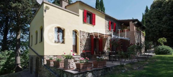 3 bedrooms House in Volterra, Italy No. 105997 5