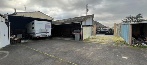 Здание с 1 спальней в Венет, Франция № 72801 3