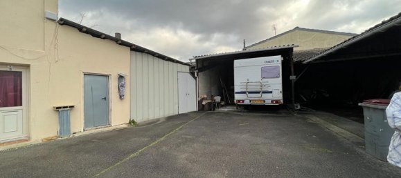 Здание с 1 спальней в Венет, Франция № 72801 2