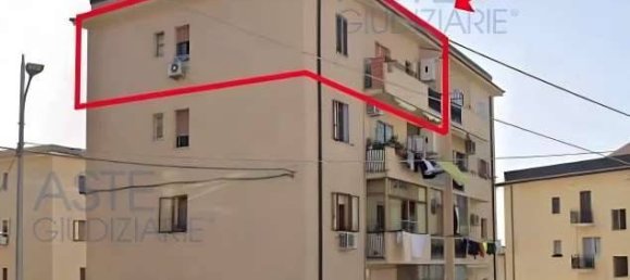 4 rooms Apartment in Catanzaro, Italy No. 184782 3