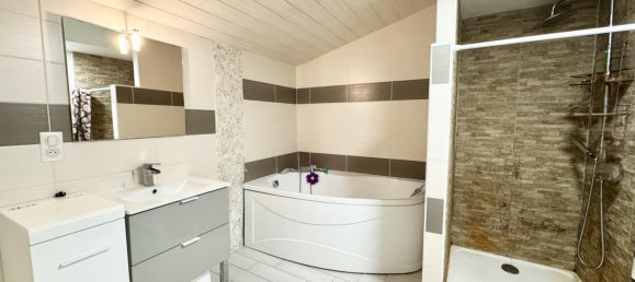 4 bedrooms House in Puy-de-Dome, France No. 356260 9