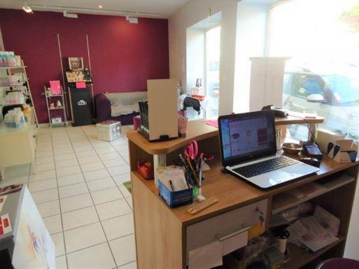 Escritório em Feillens, France 78 m² N.º 20913