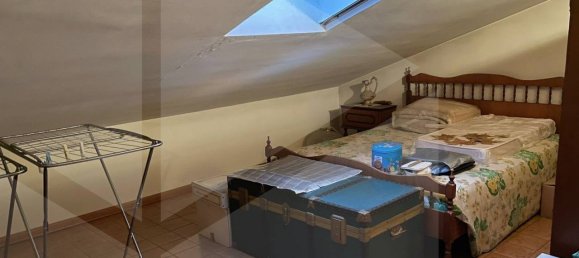 5 rooms Apartment in Modena, Italy No. 28653 3