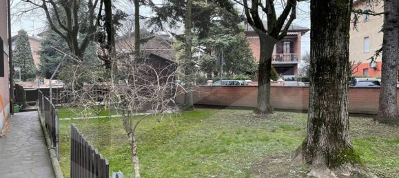 5 rooms Apartment in Modena, Italy No. 28653 2