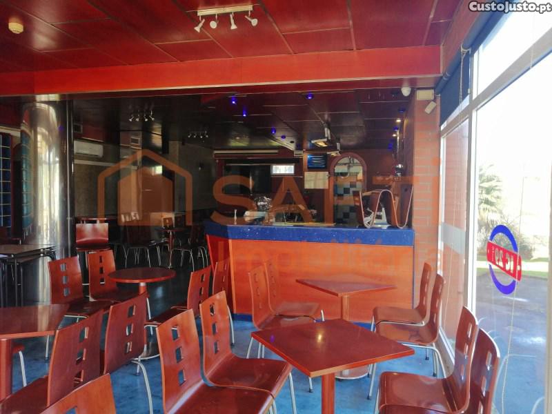 132m² Commercial property in Valbom, Portugal No. 46185