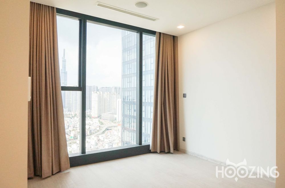 2 rooms Office in District 1, Vietnam No. 17965