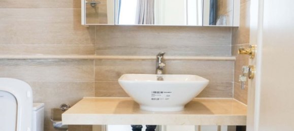 2 rooms Office in District 1, Vietnam No. 17965 8