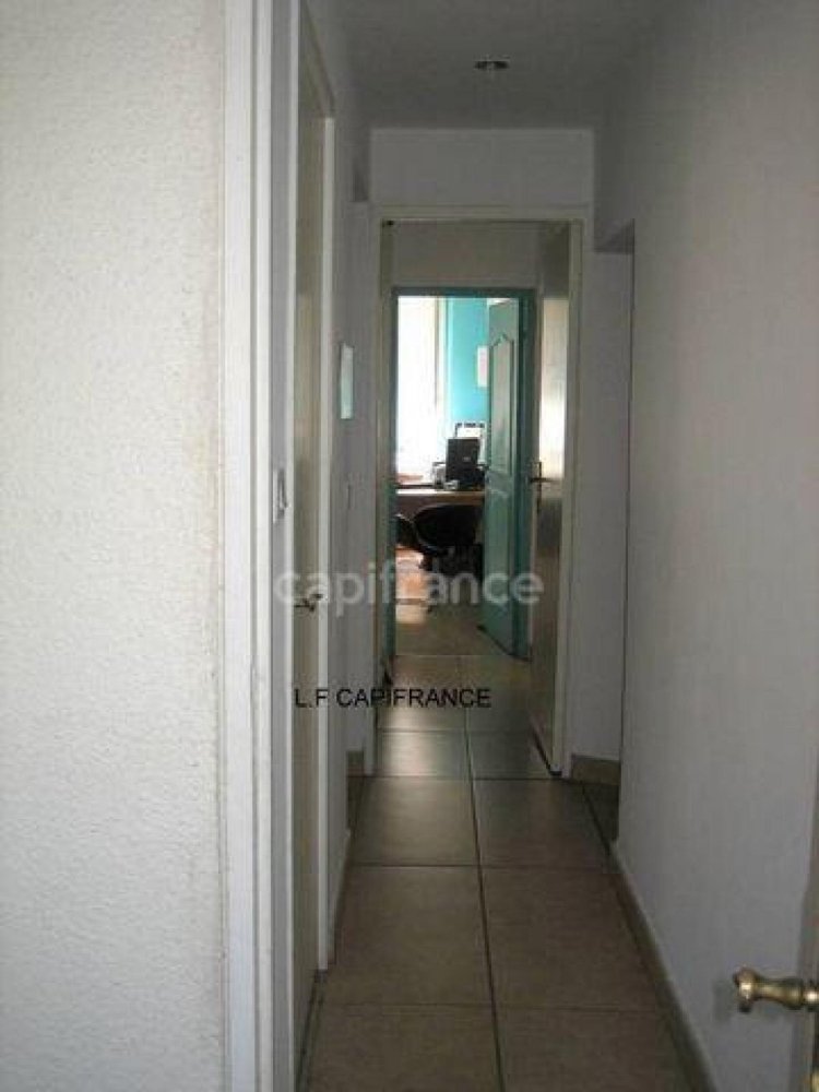 Büro in Cotignac, France 90m², Nr. 18053