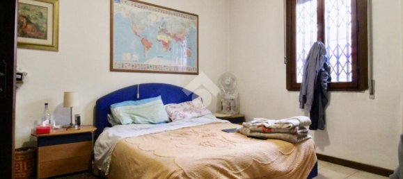 2 bedrooms Apartment in Padua, Italy No. 76723 4