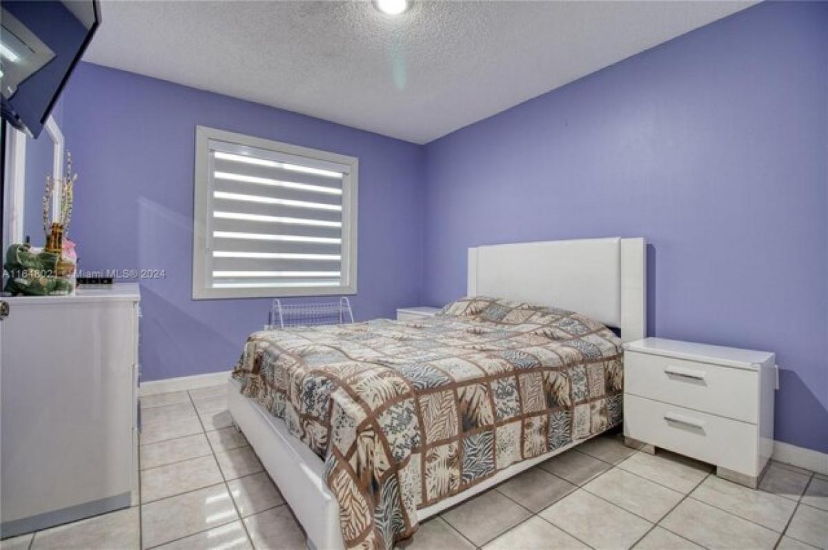 5 bedrooms House in Miami, USA No. 299993