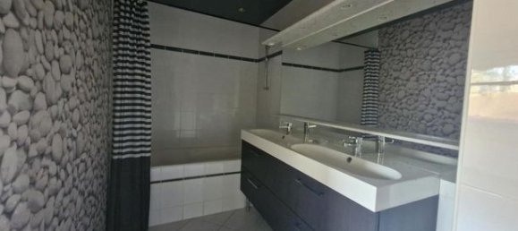 3 bedrooms Apartment in Evreux, France No. 357355 5