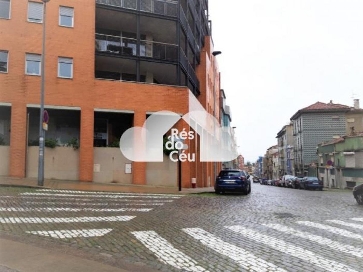 77m² Shop in Porto, Portugal No. 8325