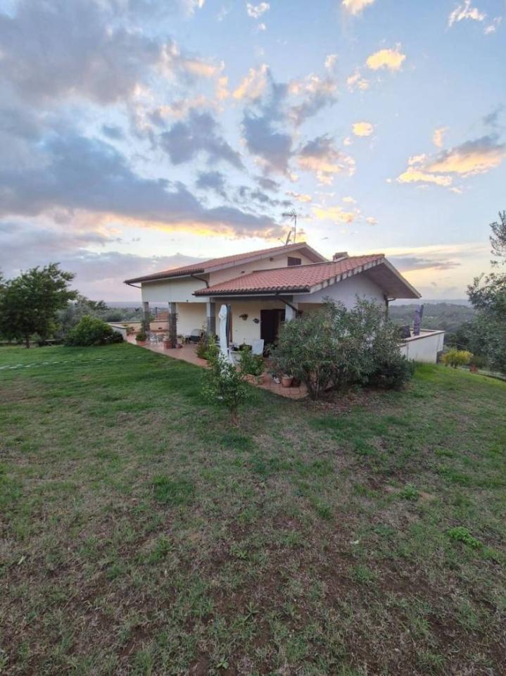 Вилла с 7 комнатами в Фара ин Сабина, Италия № 107531