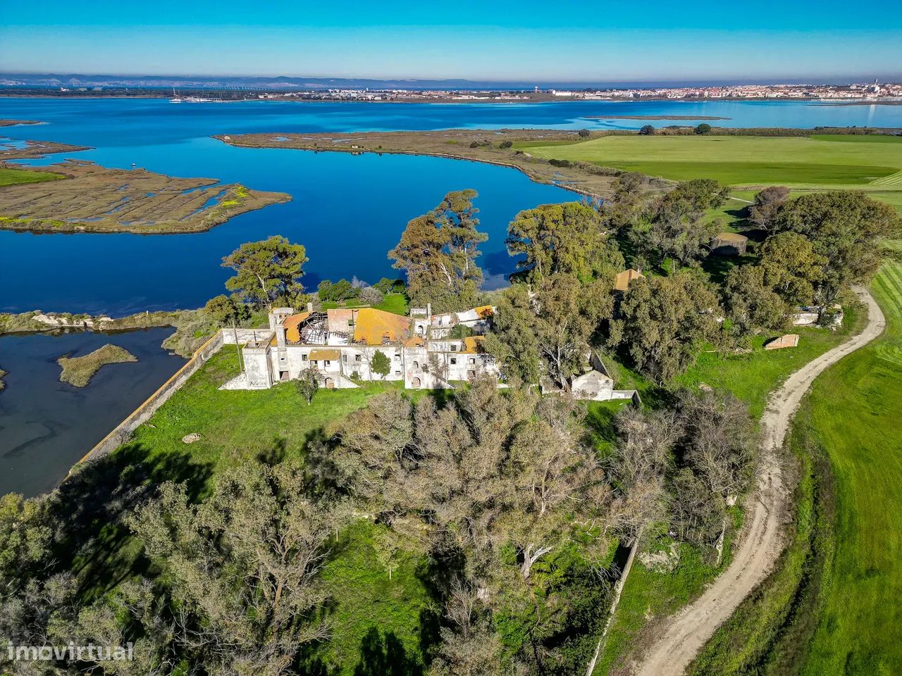 9 bedrooms Castles in Moita, Portugal No. 145795