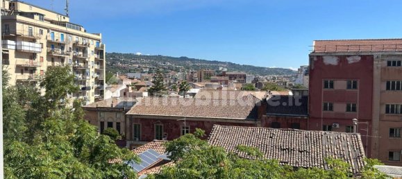 Квартира с 2 спальнями в Катания, Италия № 262899 17