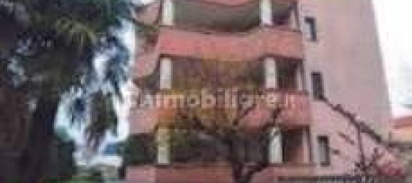 4 bedrooms Apartment in Legnano, Italy No. 259559 3
