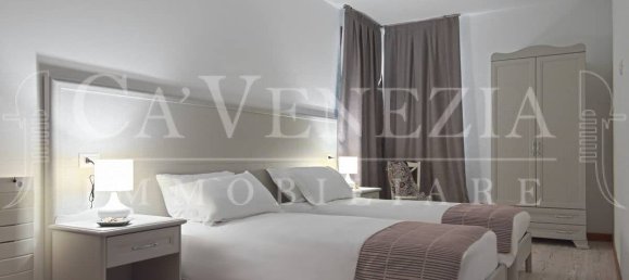 5 rooms Building in Venice, Italy No. 20315 6