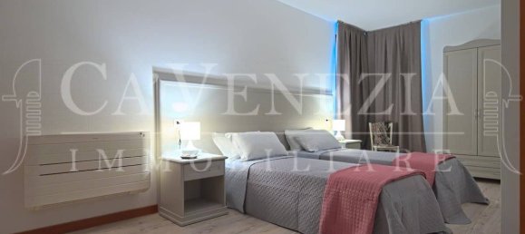5 rooms Building in Venice, Italy No. 20315 9