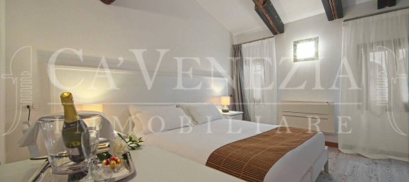 5 rooms Building in Venice, Italy No. 20315 12